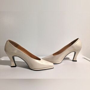 Pearl color almond toe  classic platform pump